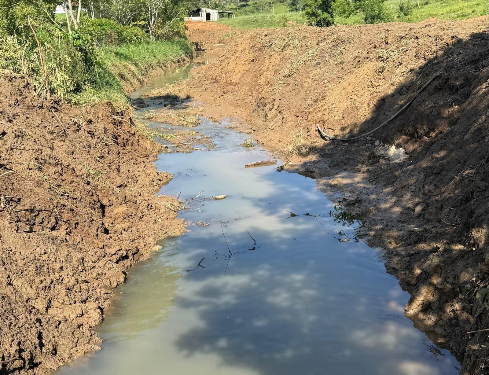 Limpeza de córrego melhora escoamento e deve acabar com alagamentos, em Petrolândia 